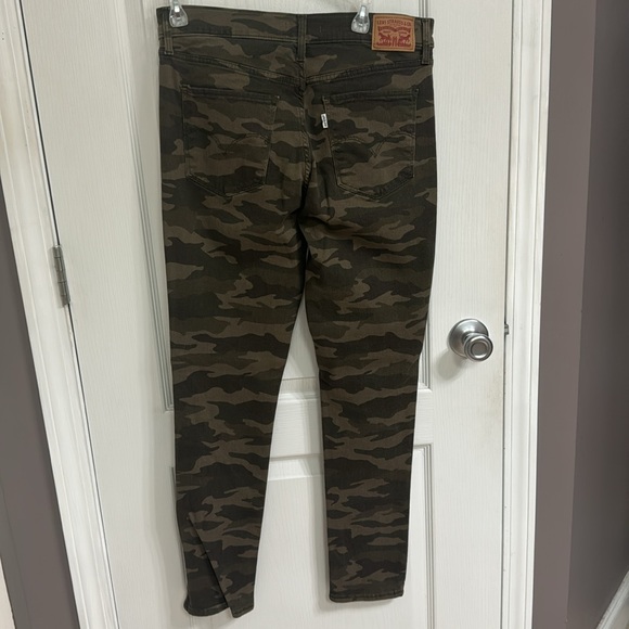 Levi’s 311 Shaping Skinny Jeans, Size 30 x 30, Color: Olive Camo - Picture 6 of 7